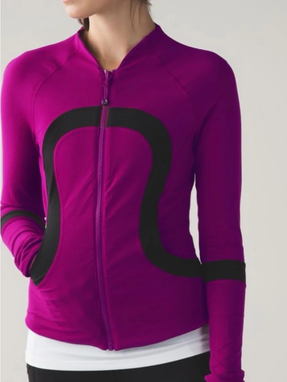 Lululemon Find Your Bliss Reversible Jacket in Black/Plum, size 4